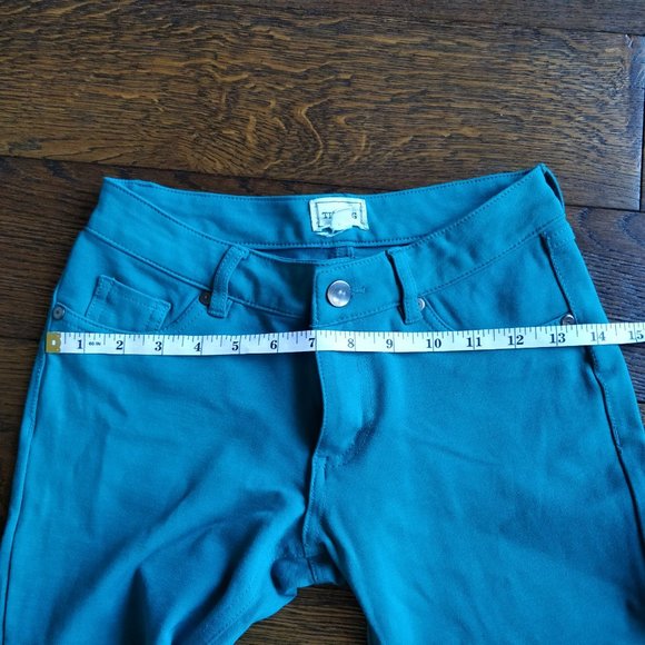 Green Skinny Pants with a lot of stretch, low rise. - Picture 6 of 11